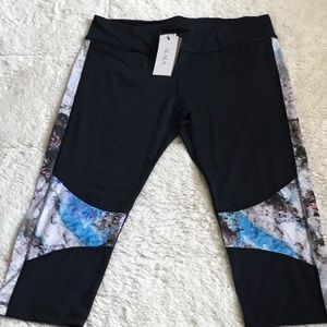 ALALA Capri Leggings Sz. XL